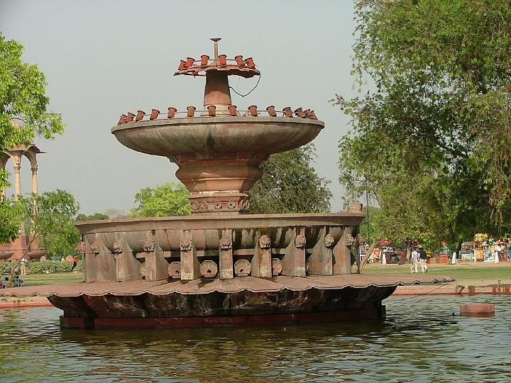 4Porteindedelhi fontaine arc triomphe.JPG